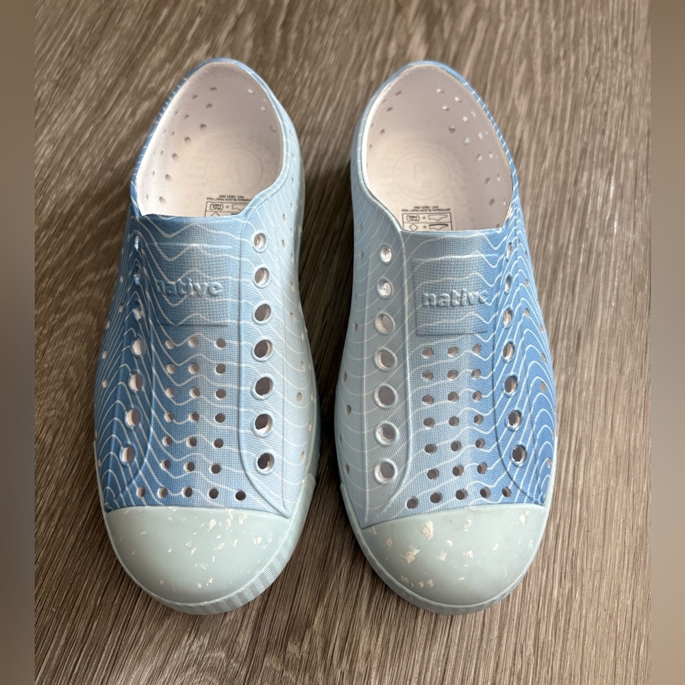 Native Kids Jefferson Slip On Sneakers - Light Blue Size 11Y Brand New